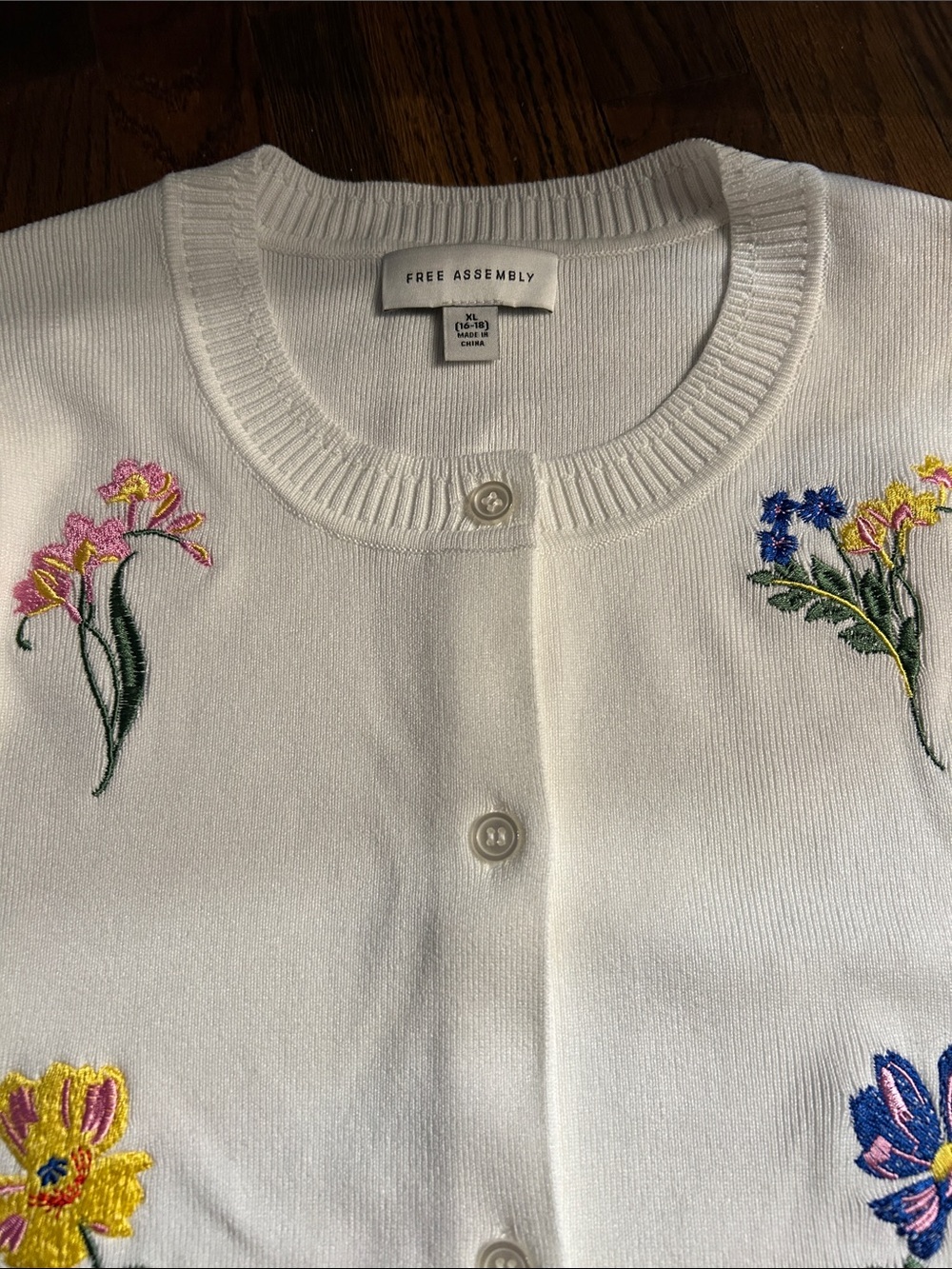 Free Assembly White Floral Embroidered Short-Sleeve Cardigan - Picture 3 of 16